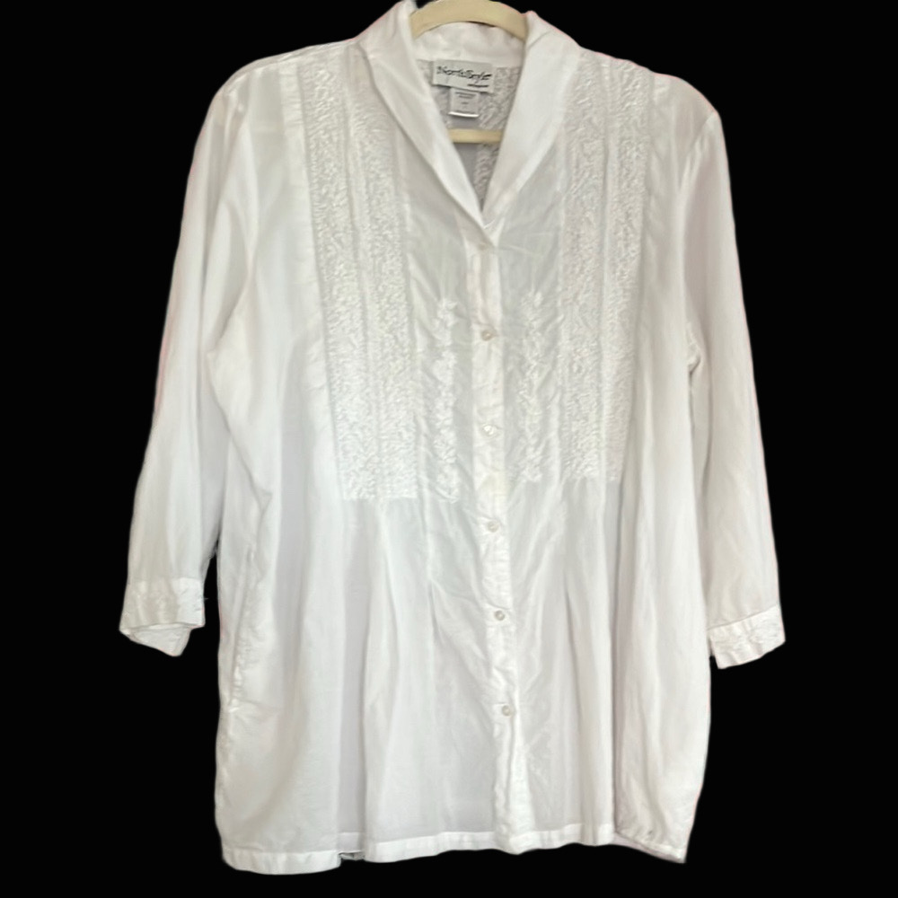 🏷 NorthStyle White Crochet Accents Tunic Top